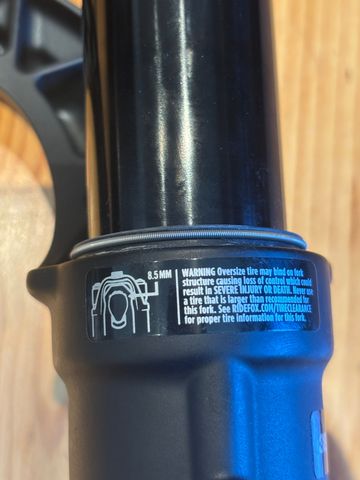 Used RockShox Fox 38 Float Performance 2023 bike — image 5 of 6