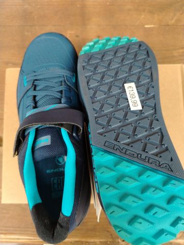 Używany Enduro Bearings MT500 BURNER FLAT 2025 Cycling Shoes