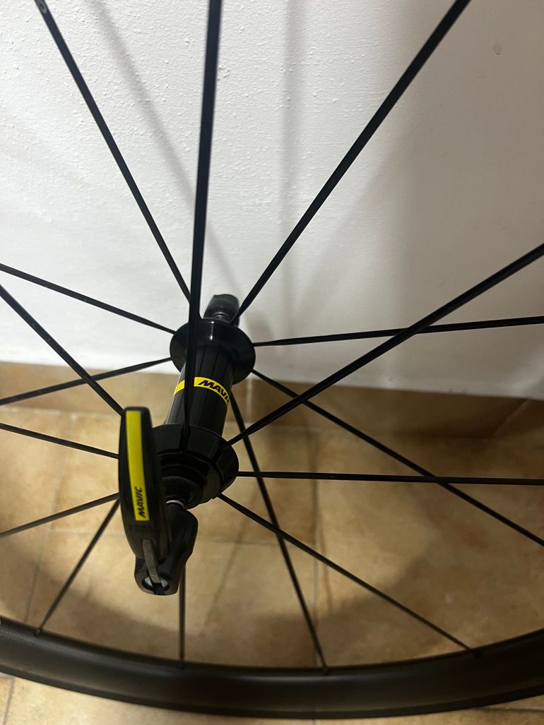 Used Mavic pro carbonio 2021 bike — image 3 of 7