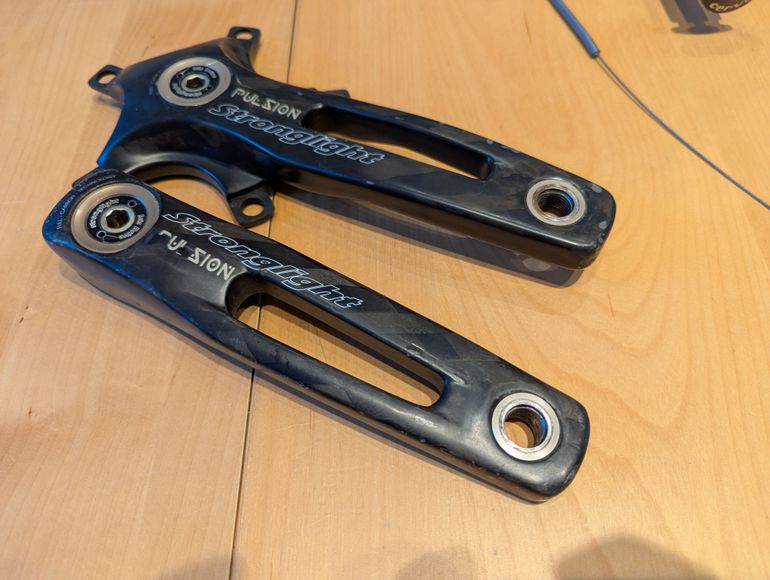 パーツ STRONGLIGHT PULSION Compact 170-48x36 Carbon Crankset Stronglight Pulsion Crankset Stronglight Pulsion