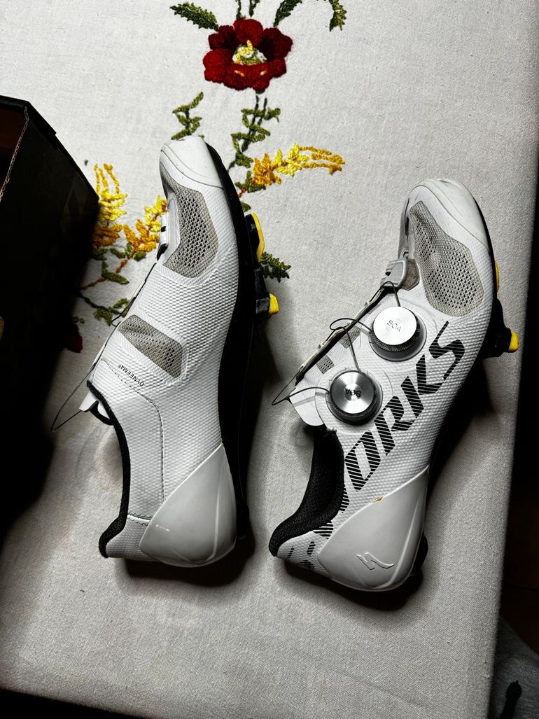 Used Specialized team super White 2023 bike — image 2 of 3