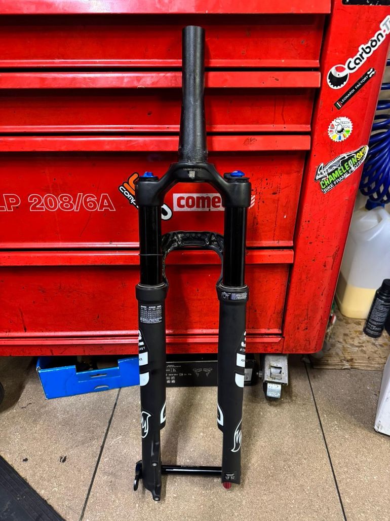 Tweedehands fox 32 performance step cast 2024 bike — afbeelding 2 van 3
