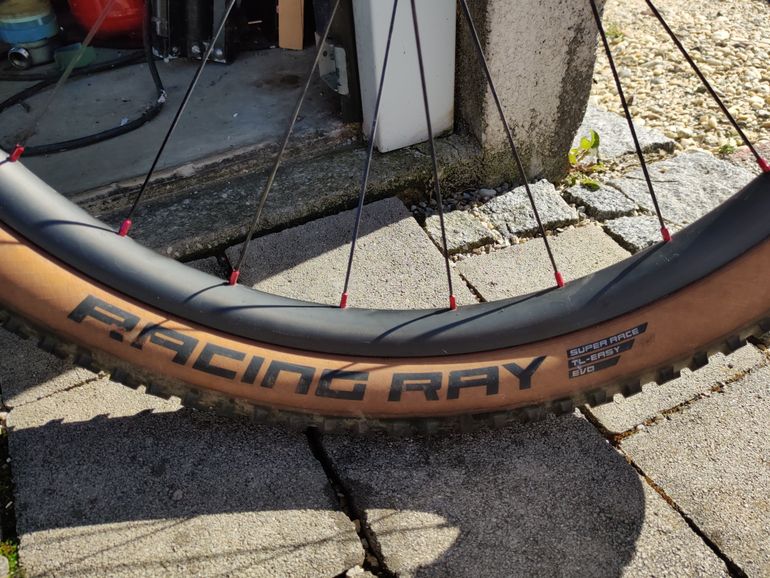 Brugt Dt Swiss Custom built Carbon 2025 bike — billede 4 af 11