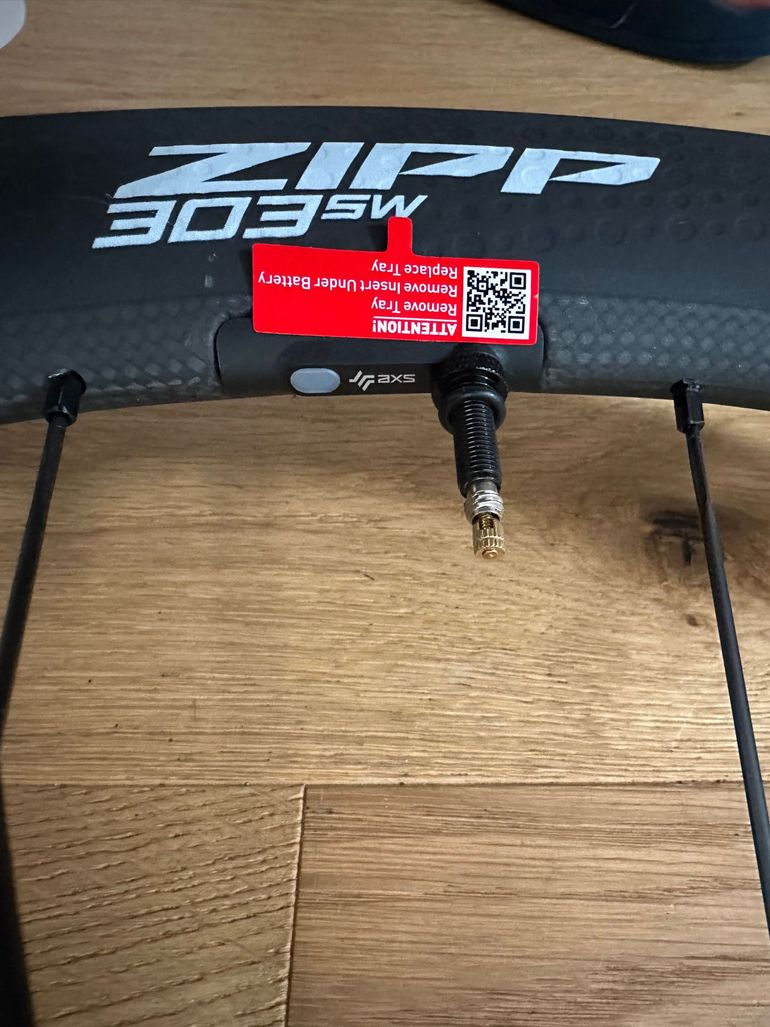 Używany Zipp 303 SW Firecrest 2025 bike — zdjęcie 2 z 3