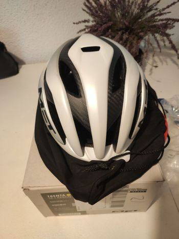 Used MET Trenta 3k carbon 2025 Cycling Accessories