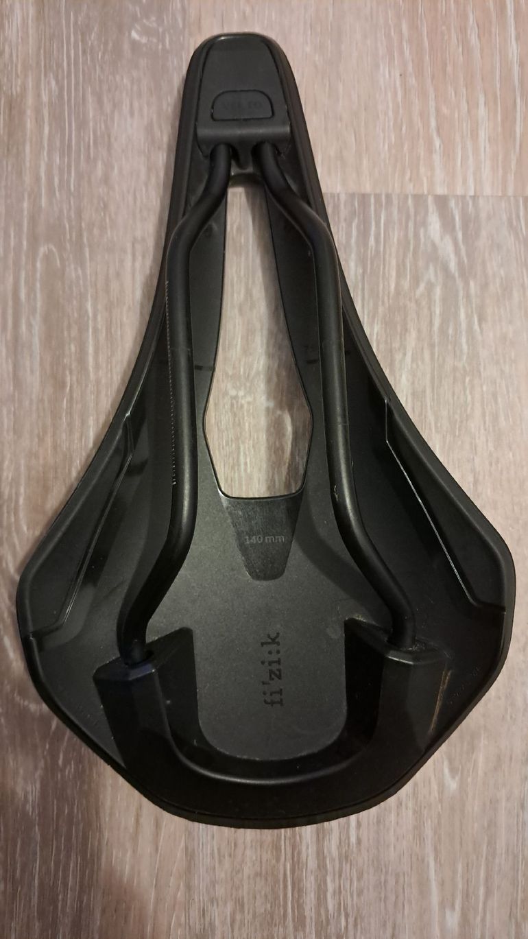 フィジーク fizik vento 140 Amazon | Fizik(フィジーク) ARGO VENTO R1 カーボンレール ブラック