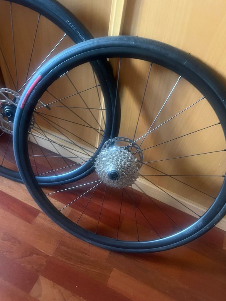 Used Dt Swiss R470 2025 bike — image 1 of 7