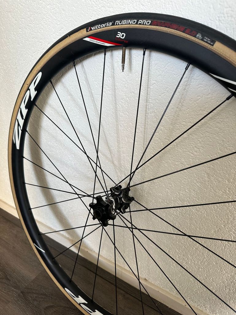 Zipp 30 course null