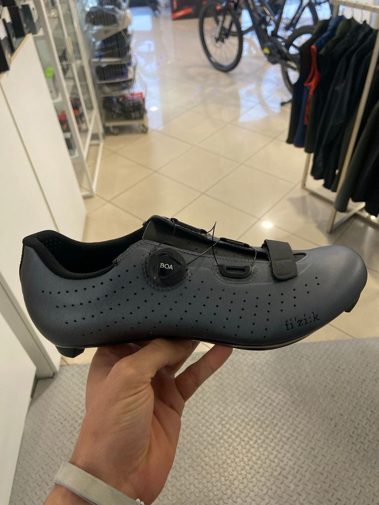 Used Fizik tempo 2024 bike — image 1 of 3