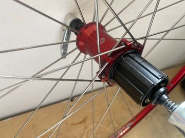 Used Mavic helium sup rosse 1990 bike — image 3 of 5