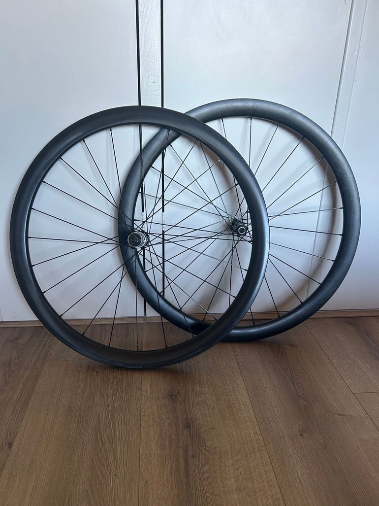 Used UTRRA LIGHT . 2024 bike — image 3 of 5