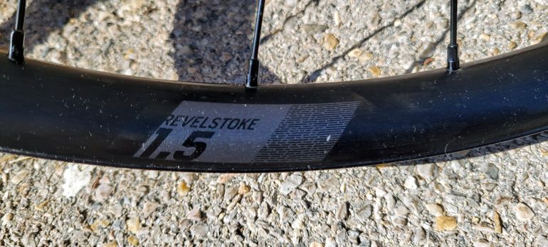 Used Syncros Revelstoke 1.5 2019 bike — image 2 of 4