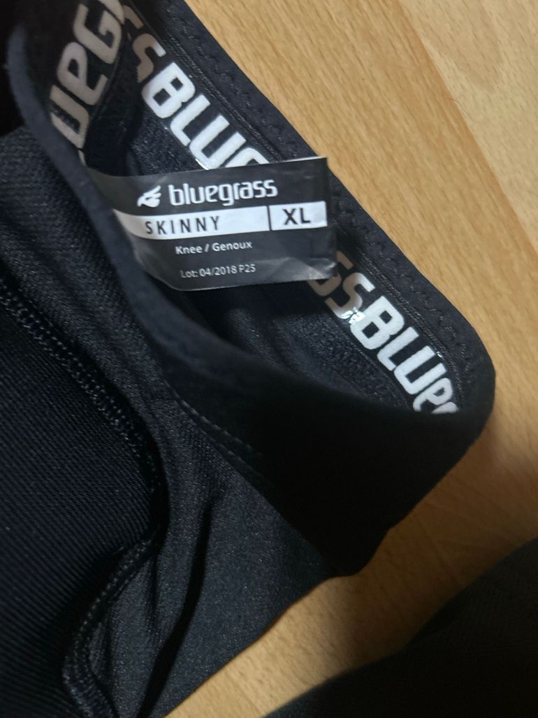 Tweedehands knee pads 2024 bike — afbeelding 2 van 3