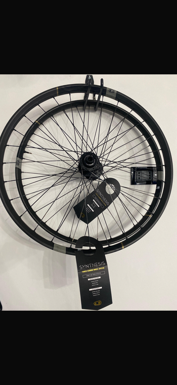 Used Crankbrothers Synthesis E11 Carbon 27.5” – Mozzi Project 123 Wheels