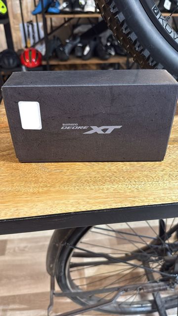 Shimano Deore XT Drivetrain & Pedals usato