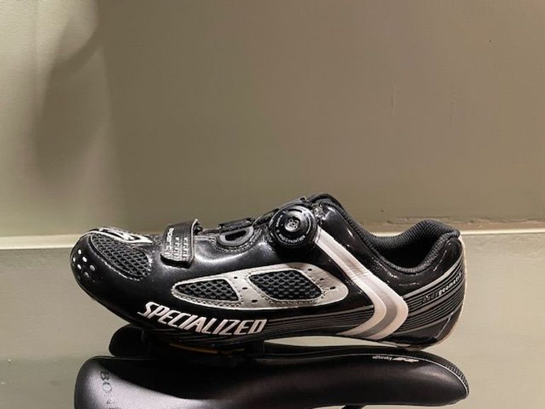 Used Specialized expert 2011 bike — image 1 of 10
