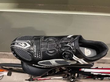 Used Specialized expert 2011 bike — image 2 of 10