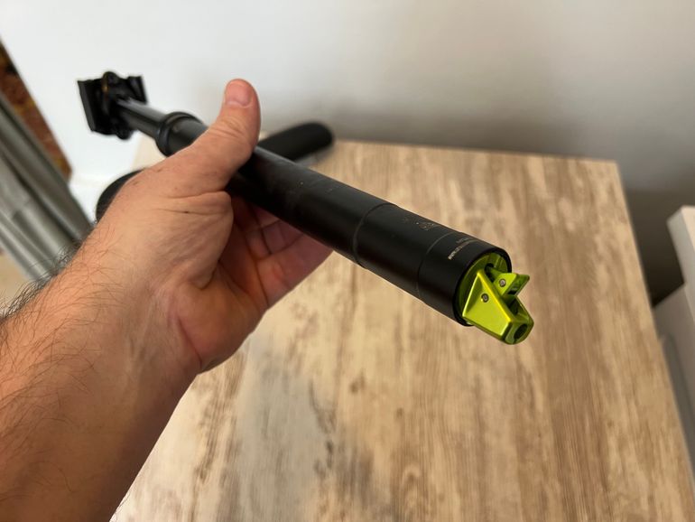 Used Oneup V3 Dropper Post 27.2 - 120mm 2023 bike — image 15 of 17