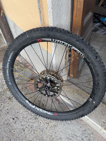 Used Industry Nine enduro 305 2022 bike — image 7 of 11