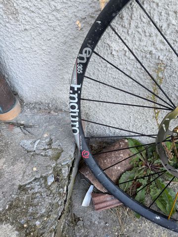 Used Industry Nine enduro 305 2022 bike — image 2 of 11