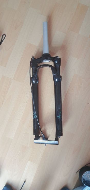 Used srsuntour Xcr 32 2023 bike — image 1 of 4
