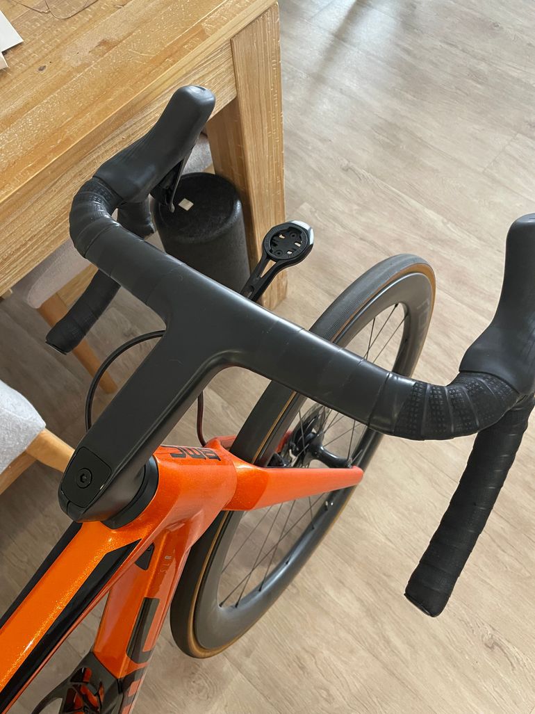 BMC ICS carbon evo 一体ハンドル360-420mm/100mm bmc-2023-cockpit