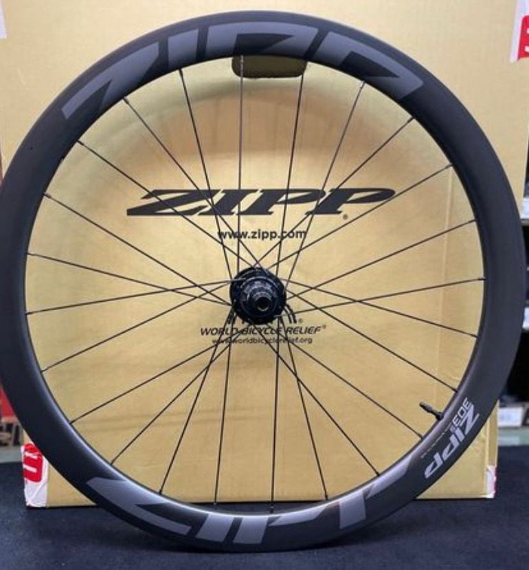 Used Zipp 303 s disc 2025 bike — image 4 of 6