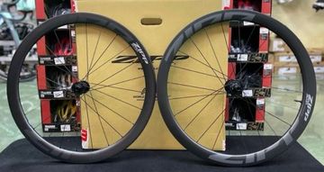 Used Zipp 303 s disc 2025 bike — image 5 of 6