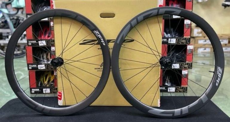Used Zipp 303 s disc 2025 bike — image 5 of 6