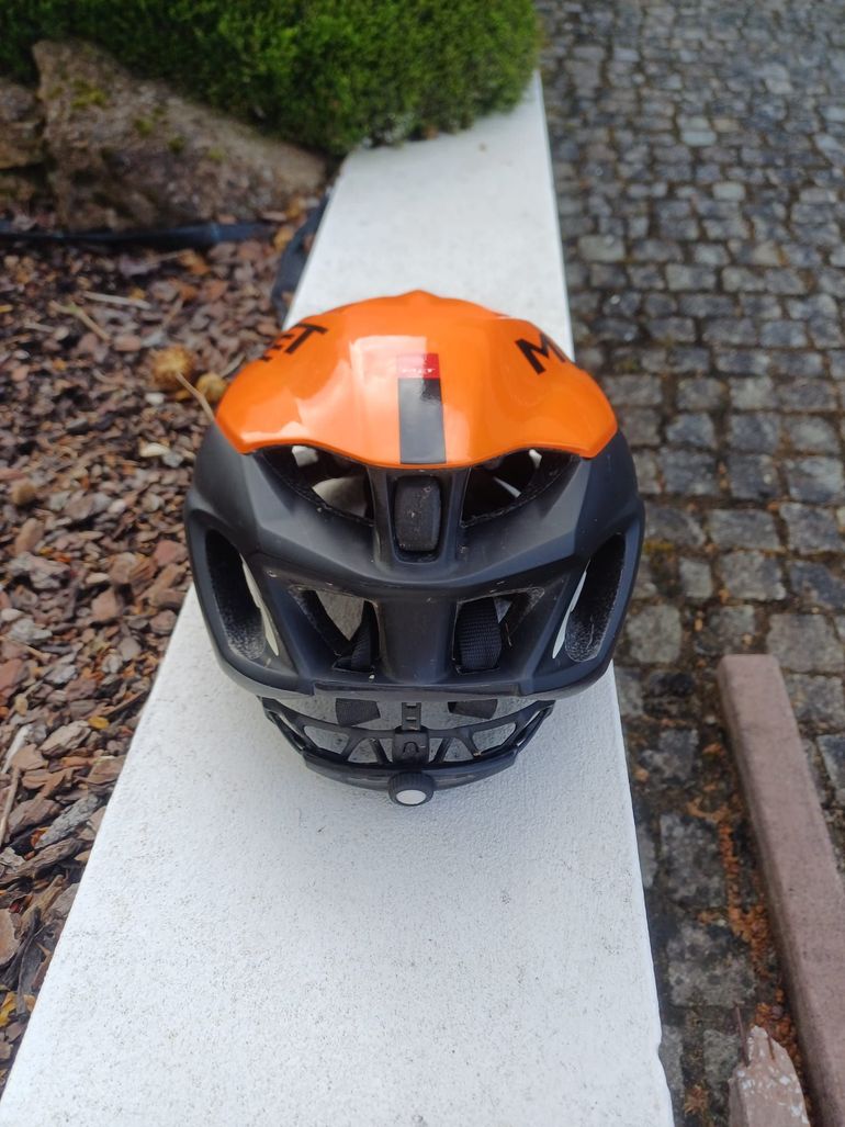Tweedehands MET MANTA 2015 bike — afbeelding 3 van 4