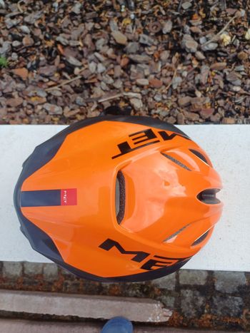 Used MET MANTA 2015 Cycling Accessories