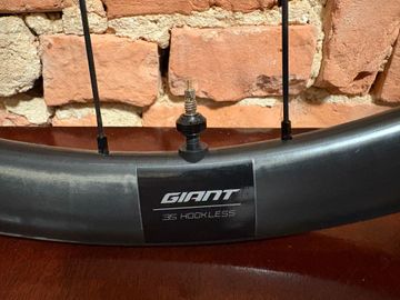 Used Giant SLR 1 36 hookless bike — image 3 of 5