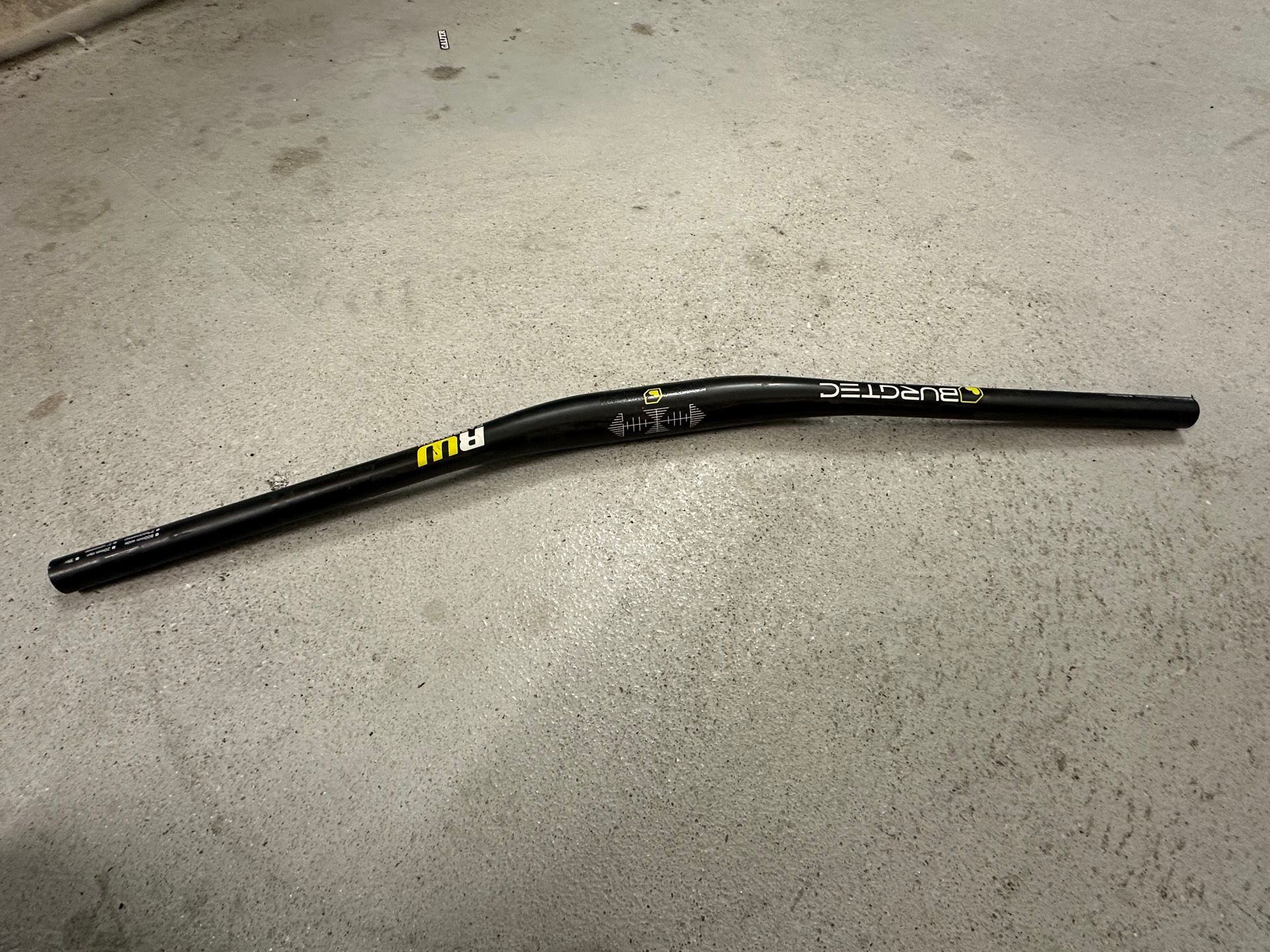 Burgtec RIDE WIDE DH RISE 20MM 730 MM MANUBRIO IN CARBONIO NERO 2025