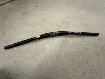 Burgtec, RIDE WIDE DH RISE 20MM 730 MM MANUBRIO IN CARBONIO NERO