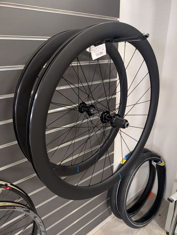 Used Shimano RS710 C46 28 Carbon Wheelset 2025 bike — image 1 of 2