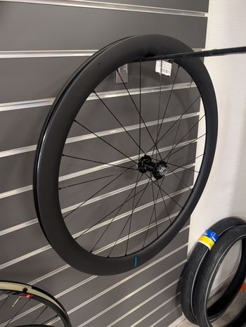 Used Shimano RS710 C46 28 Carbon Wheelset 2025 bike — image 2 of 2