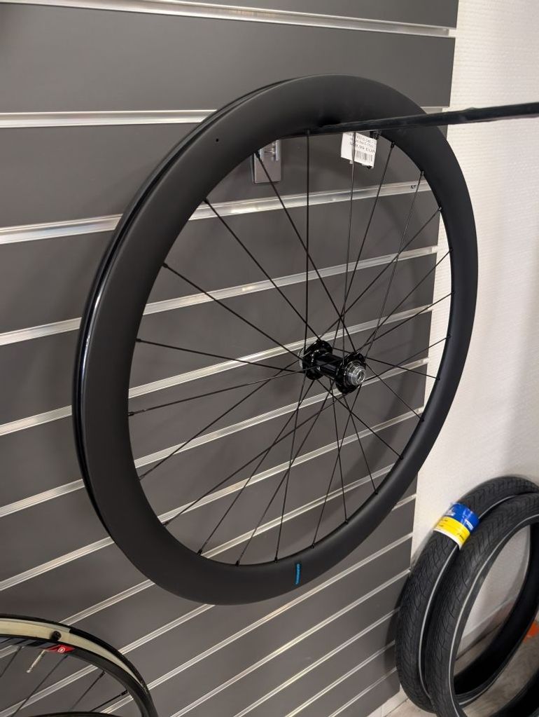 Used Shimano RS710 C46 28 Carbon Wheelset 2025 bike — image 2 of 2