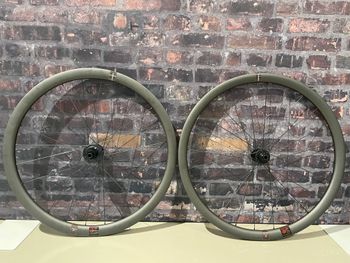 Reserve 34/37 Zipp 2024 bike usato — immagine 1 di 6
