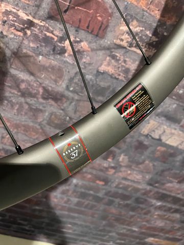 Used Reserve 34/37 Zipp 2024 bike — image 3 of 6