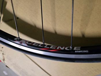 Used "2-Hi" Ambrosio 2014 bike — image 2 of 11