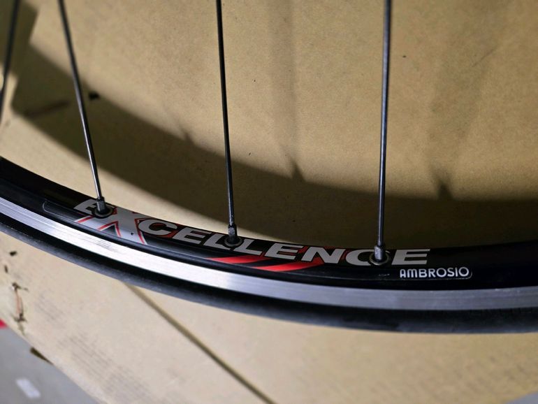 Used "2-Hi" Ambrosio 2014 bike — image 2 of 11