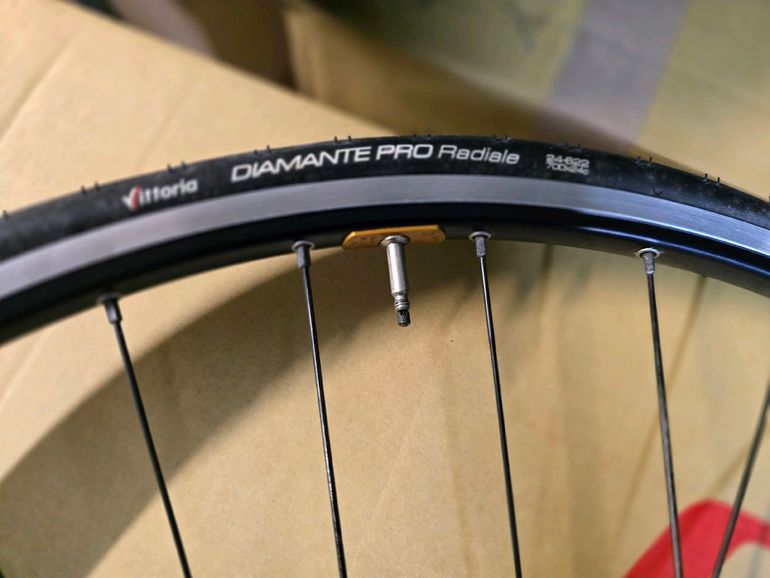 Used "2-Hi" Ambrosio 2014 bike — image 10 of 11