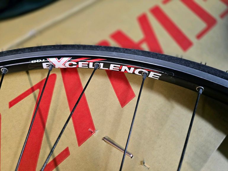 Used "2-Hi" Ambrosio 2014 bike — image 9 of 11