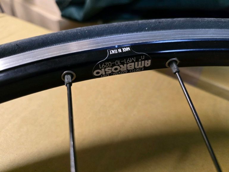 Used "2-Hi" Ambrosio 2014 bike — image 4 of 11