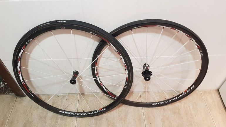 Used Bontrager Bontraguer XXX tubular carbono zapata 2011 bike — image 1 of 6