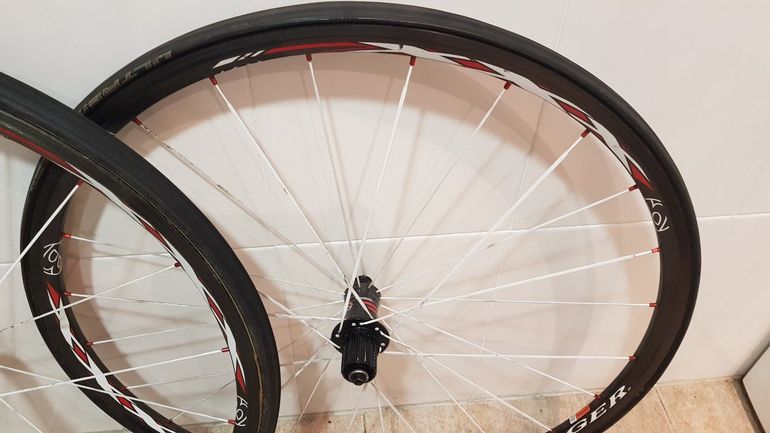 Used Bontrager Bontraguer XXX tubular carbono zapata 2011 bike — image 2 of 6