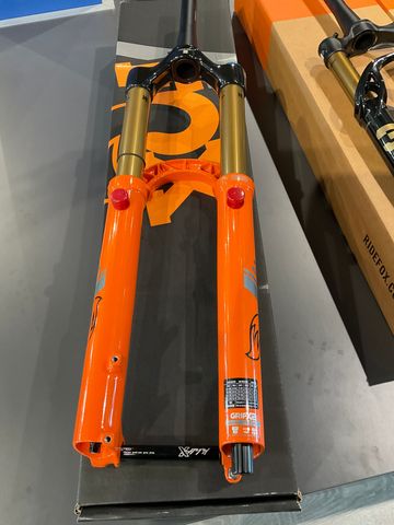 Brugt Fox 38 Factory Suspension Fork 2025 bike — billede 3 af 3