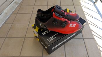 Used Gaerne carbon STL 2025 bike — image 8 of 8