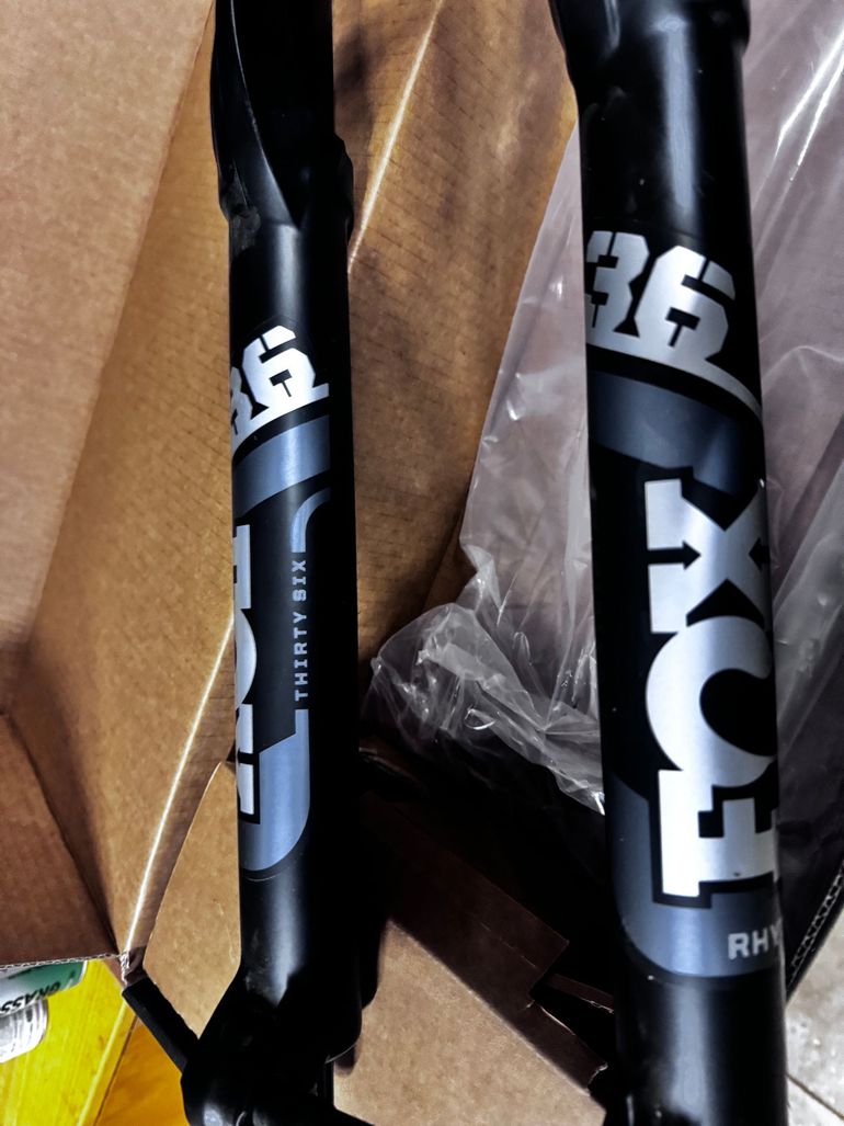 Used Fox 36 rothm 2023 bike — image 3 of 5