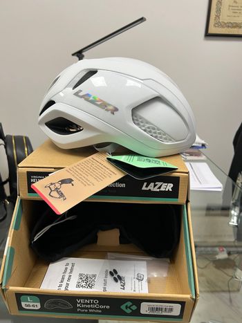 Used Lazer vento kineticore 2025 bike — image 2 of 5
